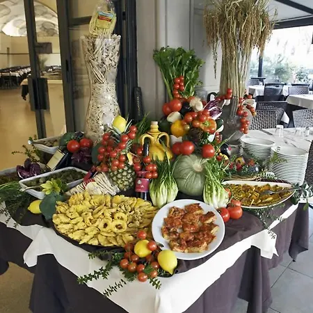 Disco Touch Restaurant & Wellness Village Camping مكان تخييم