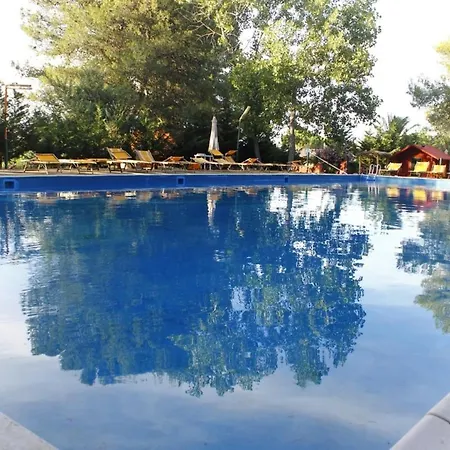 مكان تخييم Disco Touch Restaurant & Wellness Village Camping *